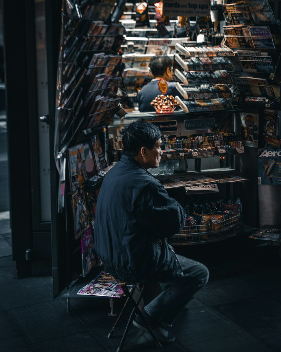 detective in store